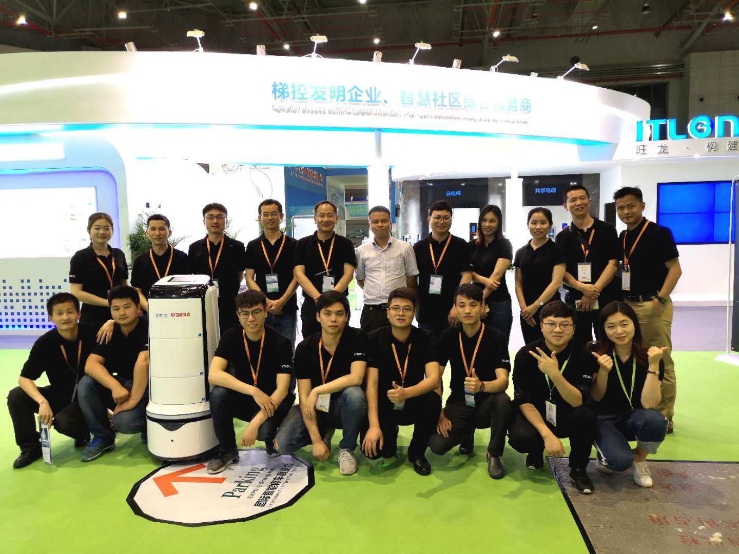 Shanghai elevator exhibition staff photo